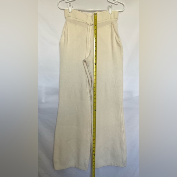 Cream Wide Leg Knit Pants & crop top for Casual Elegance - Picture 6 of 11